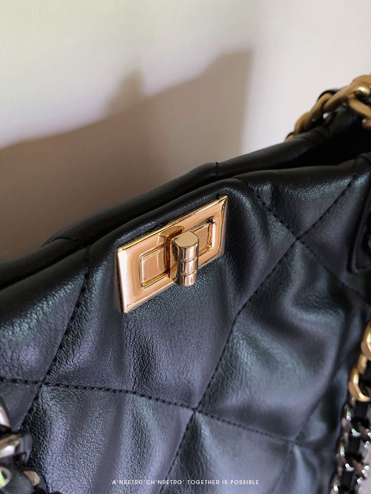 Large Capacity Quilted Chain 2023 New Trendy Fashion Texture Niche Tote Versatile Shoulder Bag For Women_voghion.com