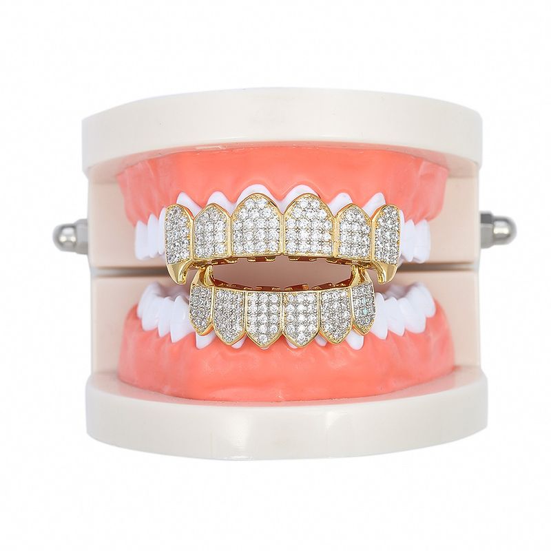 bretelle hip hop, bretelle dorate, zanne da vampiro, denti in oro con micro intarsi in zircone, bretelle decorative alla moda_voghion.com