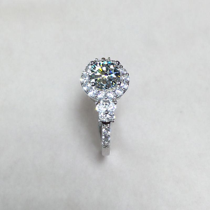 Anello di lusso da donna con diamanti moissanite di colore D americano Douyin Live da 2 carati, rotondo_voghion.com