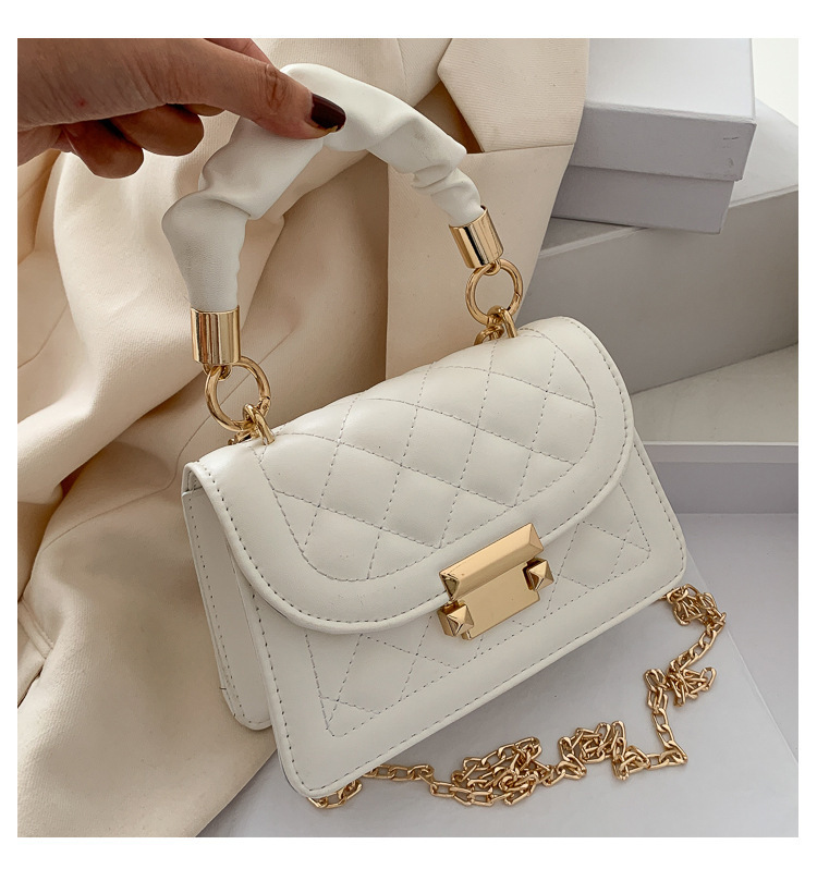 Borsa a tracolla con tracolla a catena quadrata piccola rossa INS Women's 2023 Classic Korean Fashion Network_voghion.com