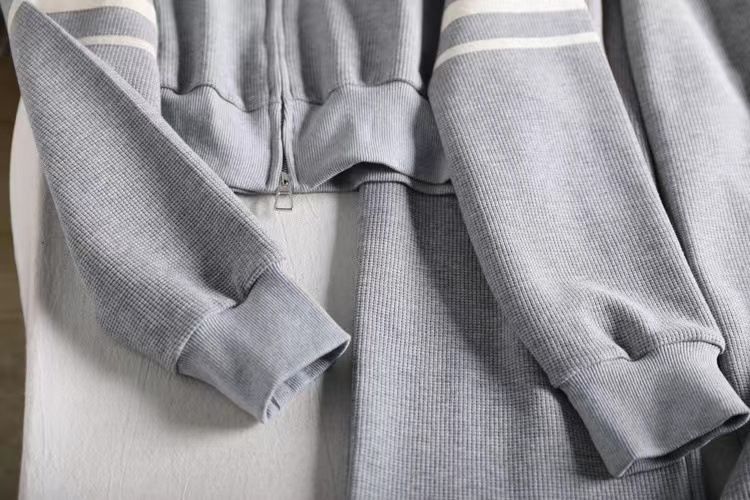 Abbigliamento da donna alla moda e anti-età, tuta sportiva piccola, felpa con cappuccio slim con pantaloni a gamba larga, tuta casual a due pezzi_voghion.com