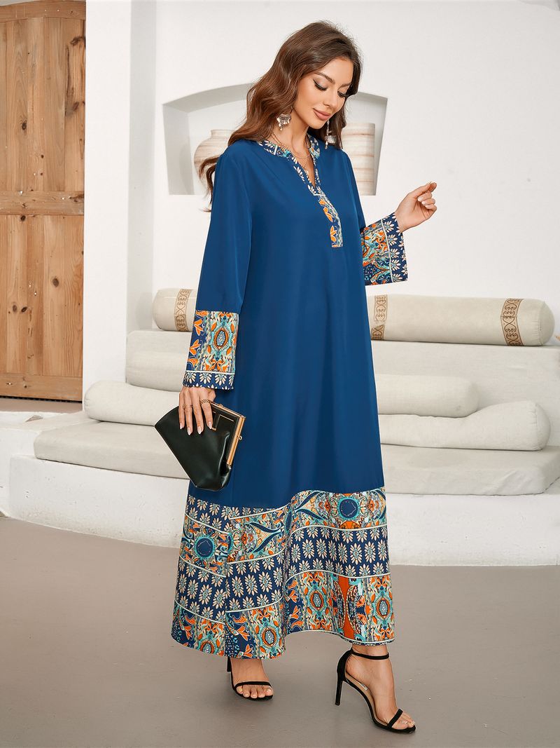 Elegantes Kleid mit mittellangen Ärmeln und V-Ausschnitt und bedrucktem Spleiß_voghion.com