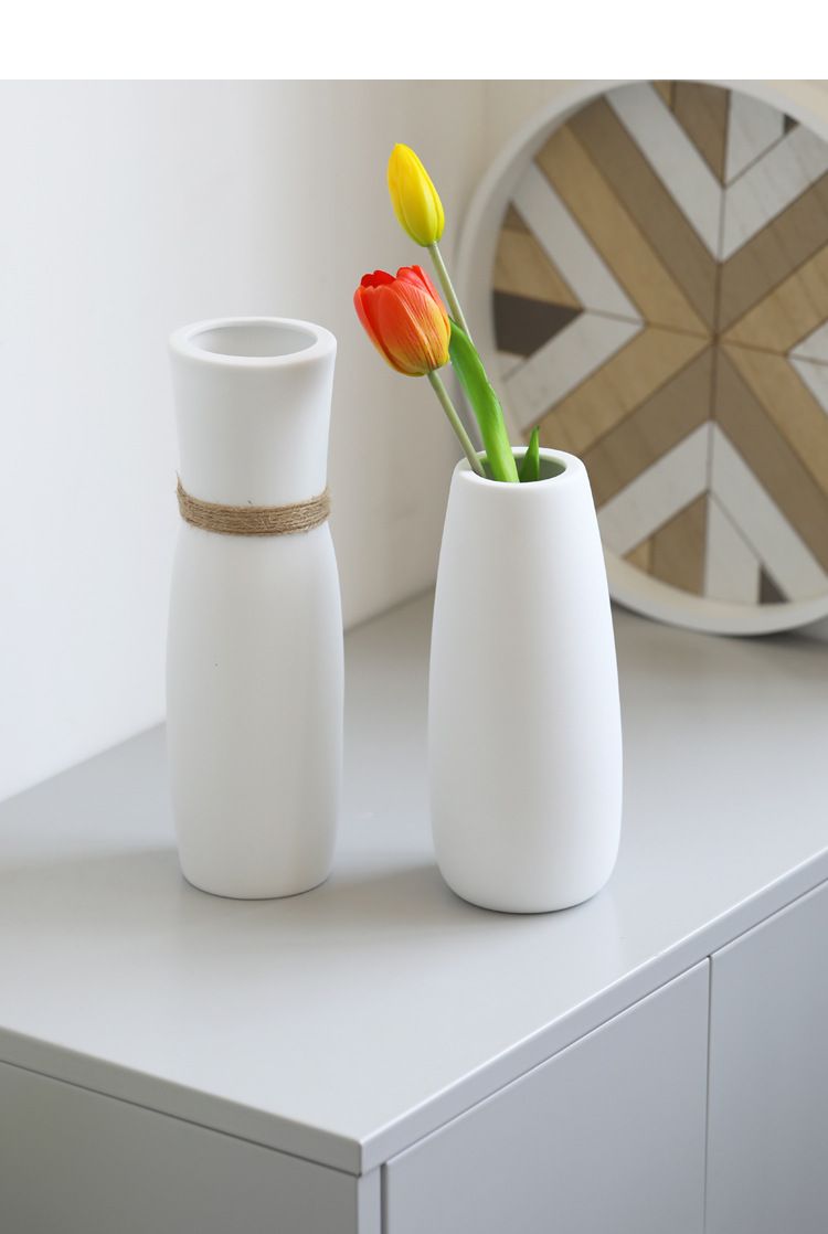 Vase élégant en céramique blanche – Décoration florale artisanale pour maisons modernes, cadeau idéal pour mariages, anniversaires et pendaisons de crémaillère._voghion.com