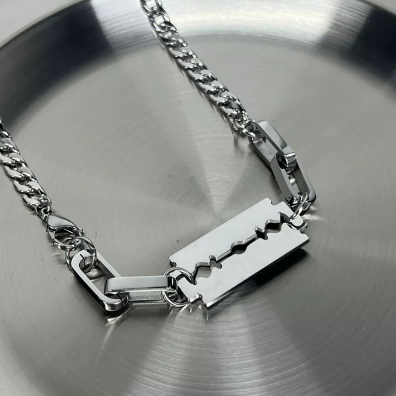 Collana geometrica cava di marca cubana di nicchia, trendy e versatile, con catena in titanio e acciaio, per uomo._voghion.com