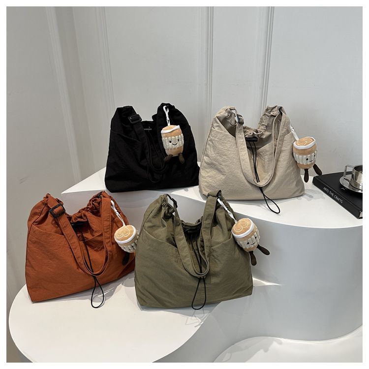 Borsa a secchiello con coulisse di grande capacità per le donne 2024 Nuova borsa a tracolla casual giapponese Ins Street Borsa a tracolla per pendolari_voghion.com
