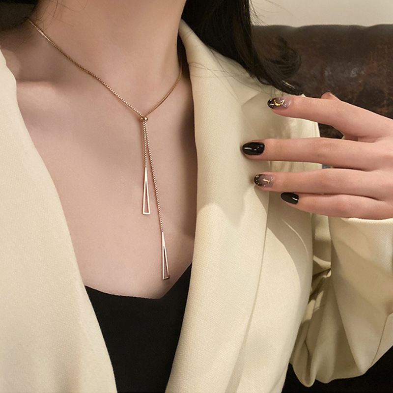 2013 Coreano de Alta Qualidade Ouro Rosa Moda Tendência Triângulo Borla Puxando Titânio Aço Colar Acessórios Ajustáveis_voghion.com