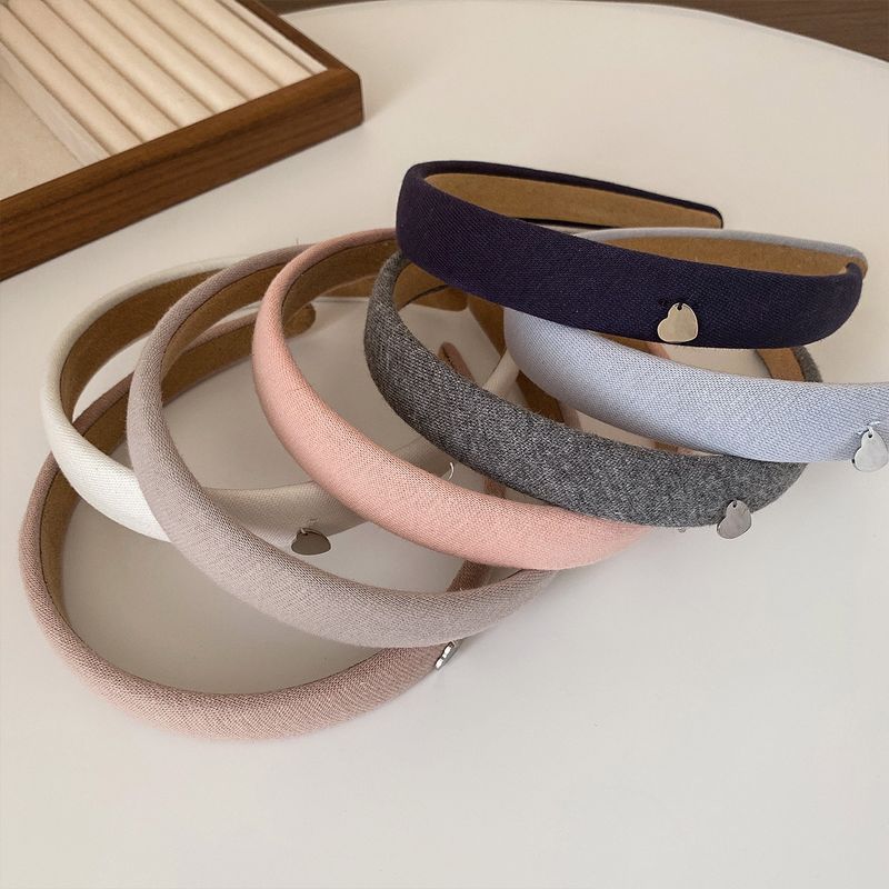 Neues, hochwertiges, gestricktes Haarband im französischen Stil mit Herzanhänger, dünnes Haarband für Frauen, Internet-Promi-Haar-Accessoire zum Waschen des Gesichts_voghion.com