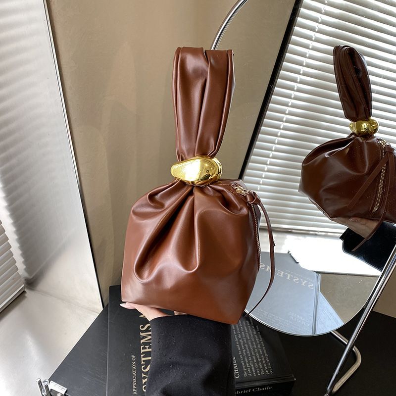 Borsa a secchiello plissettata di alta qualità, unica e di nicchia, per donna, autunno inverno 2025_voghion.com