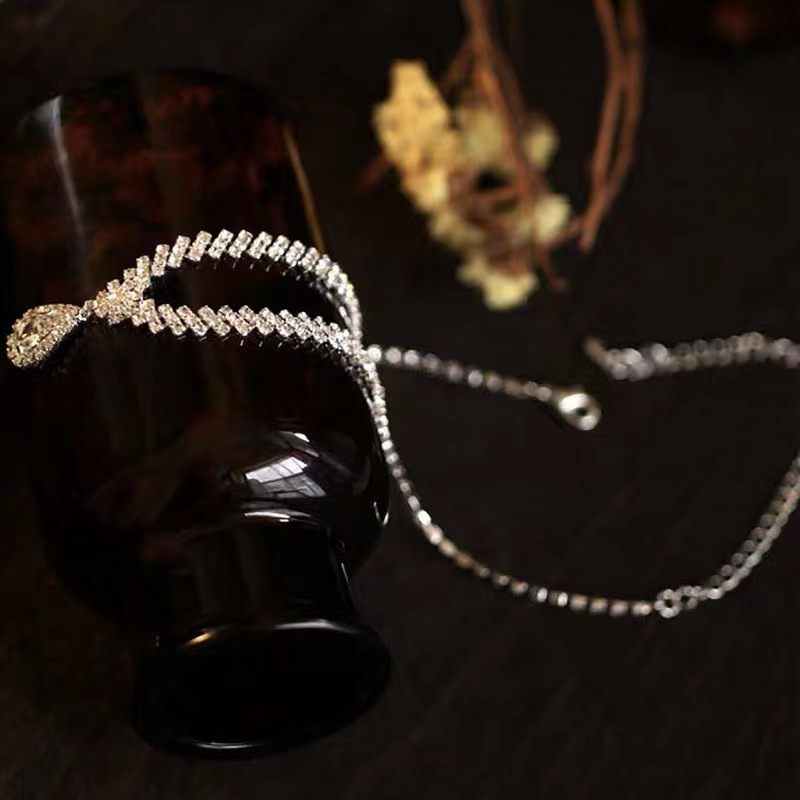Set di orecchini con collana di artigli squisiti di vendita calda, accessori per la cena con catena a collare con collo a goccia in due pezzi per le donne_voghion.com