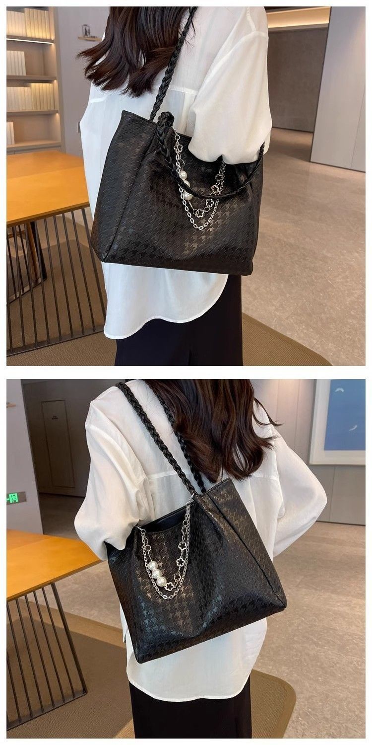 Sac à bandoulière multifonctionnel grande capacité pour femmes, nouvelle collection printemps-été 2025, avec chaîne, adapté aux étudiantes et aux déplacements en classe_voghion.com