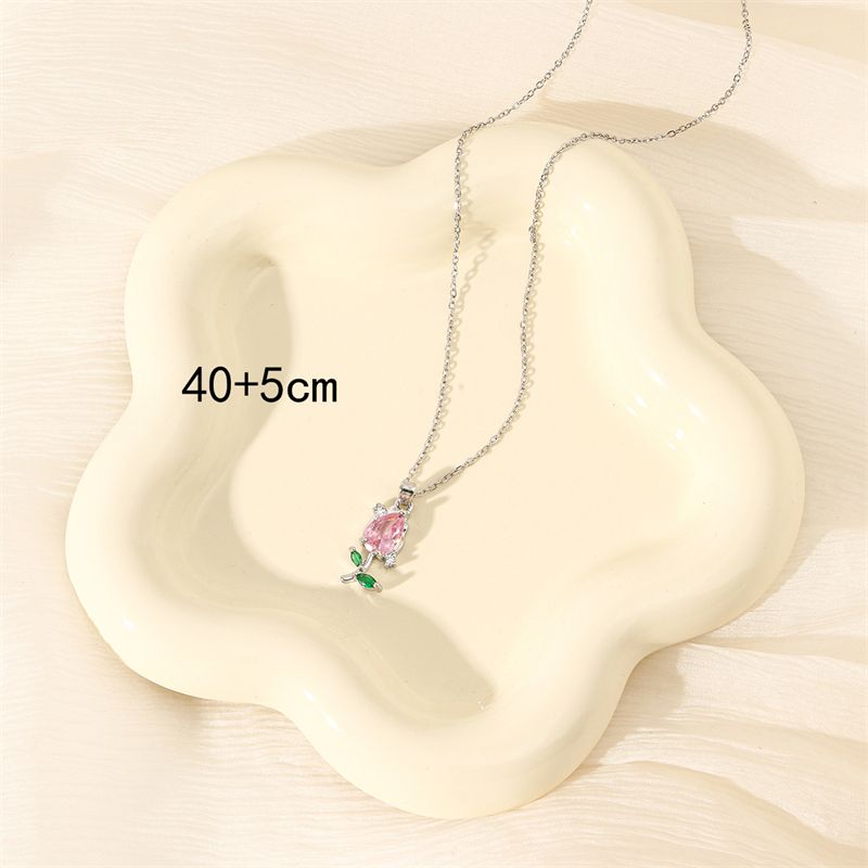 Collier pendentif en acier inoxydable 201 en laiton et zircon plaqué or blanc avec incrustation de fleur brillante et artistique en gros_voghion.com