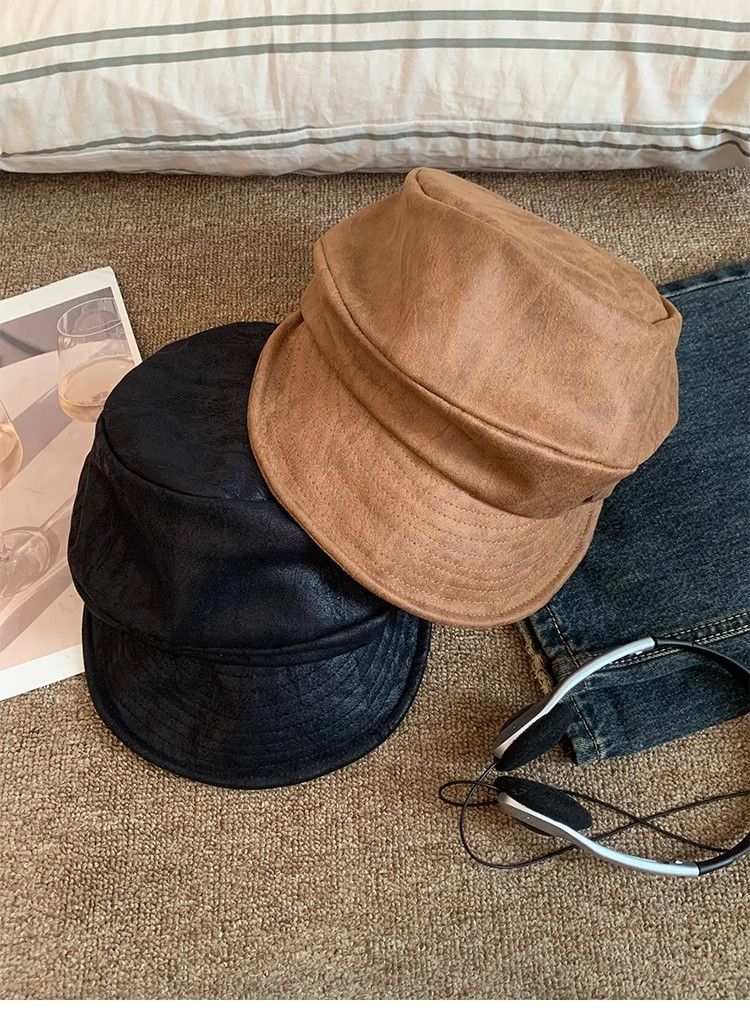 Boina feminina com botões, modelo octogonal da coleção outono/inverno 2025. Elegante e versátil._voghion.com