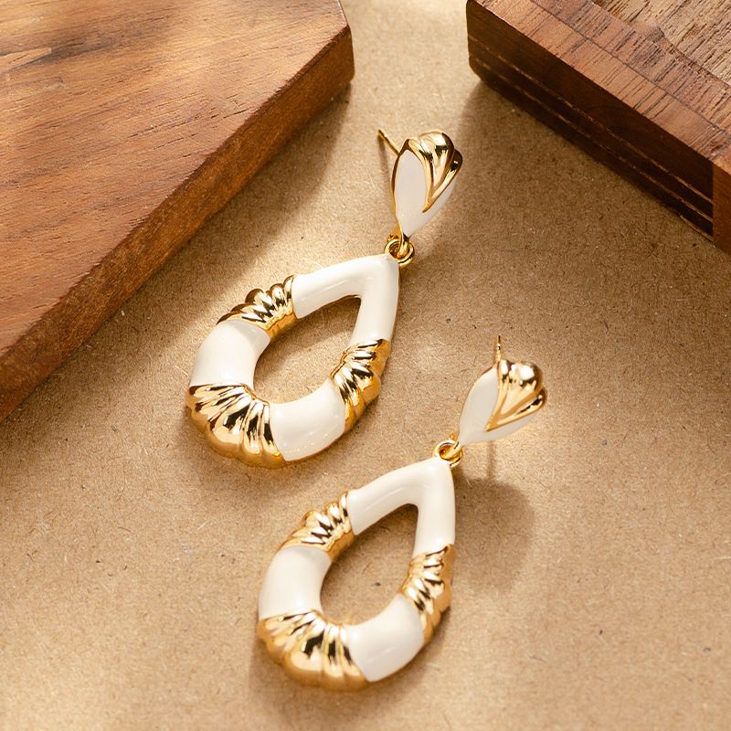 Elegante e lussuoso, stile antico, smalto a goccia, a forma di goccia cava, per donne con un temperamento di nicchia, di alta qualità._voghion.com