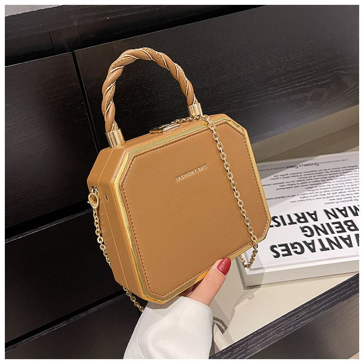 Borsa da donna: borsa a forma di scatola alla moda, semplice, versatile, Celebrity 2023 Nuova borsa a tracolla a catena squisita per donna_voghion.com