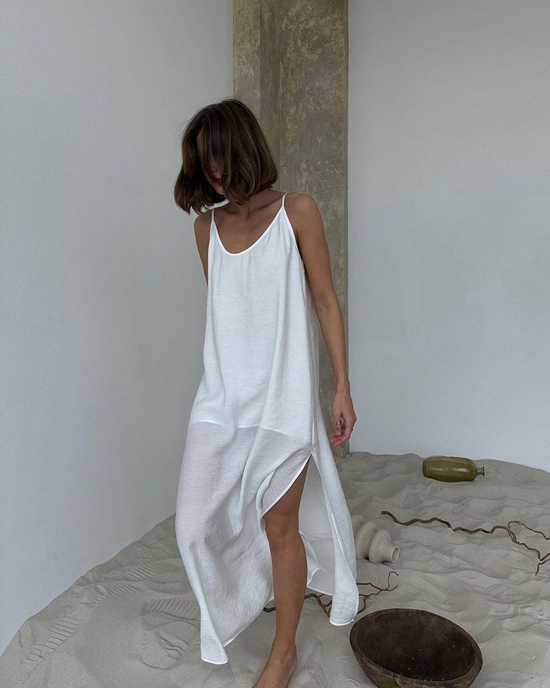 "Camicia da notte lunga estiva senza maniche da donna in cotone, comoda e ampia, con spalline regolabili._voghion.com