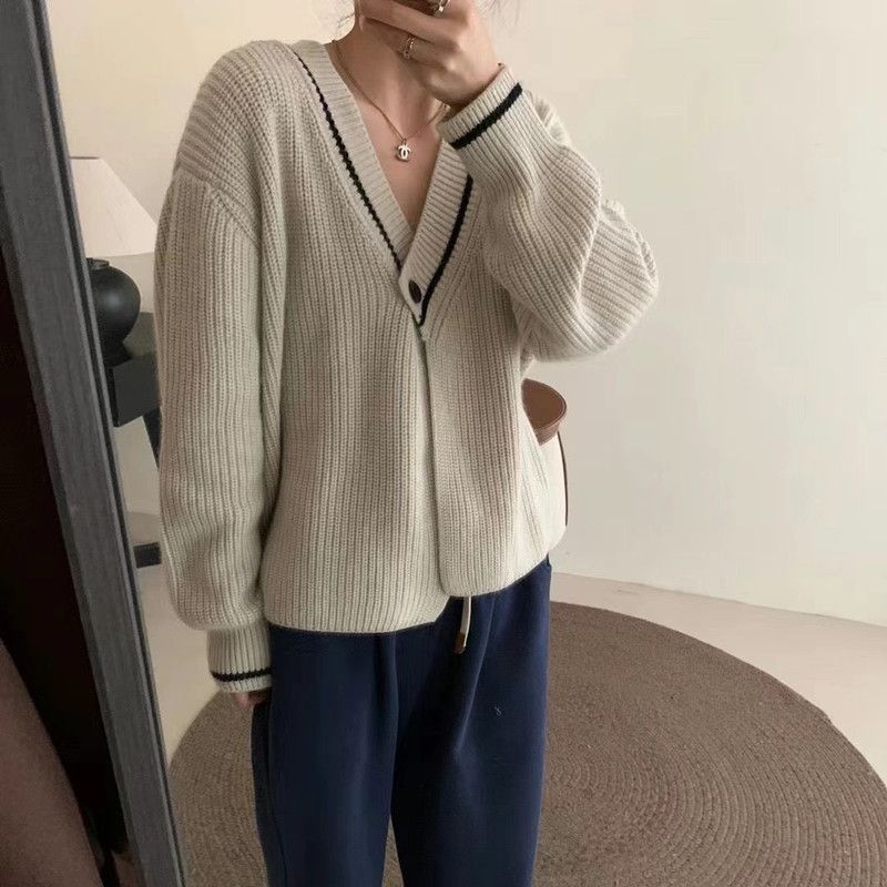 2024 Corée du Sud Dongdaemun Automne/Hiver Nouveau Style Élégant Mince Design Épissage Col En V Tricoté Cardigan_voghion.com