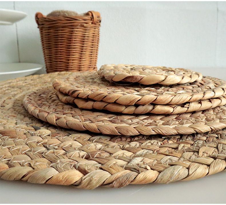 Handwoven Grass Coasters & Placemats Set – Modern Minimalist Tableware (Round, Heat-Resistant, 11cm/18cm/24cm/30cm/36cm, Natural Fiber)_voghion.com