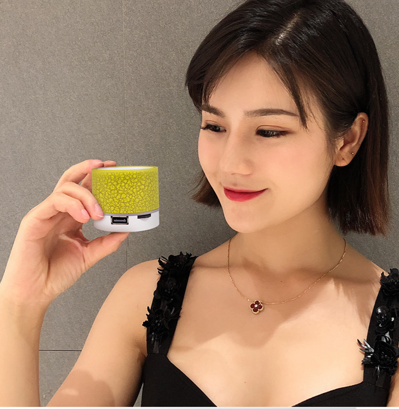 Nuovo mini altoparlante wireless Bluetooth portatile con slot per schede, subwoofer e luce LED, regalo_voghion.com