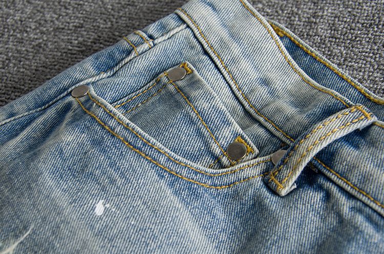 Herrenbekleidung, gewaschene und abgenutzte Tintenspritzer, große Löcher, trendige, originelle Herren-Jeansshorts für Jugendliche_voghion.com