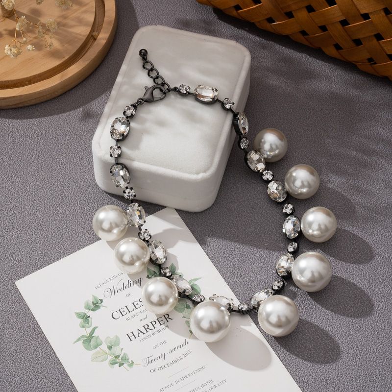 2025 Nouveautés Ensemble de perles pour femmes Collier ras du cou multicouche en strass Ensembles de bijoux blancs pour femmes Filles Mariage et soirée à thème_voghion.com
