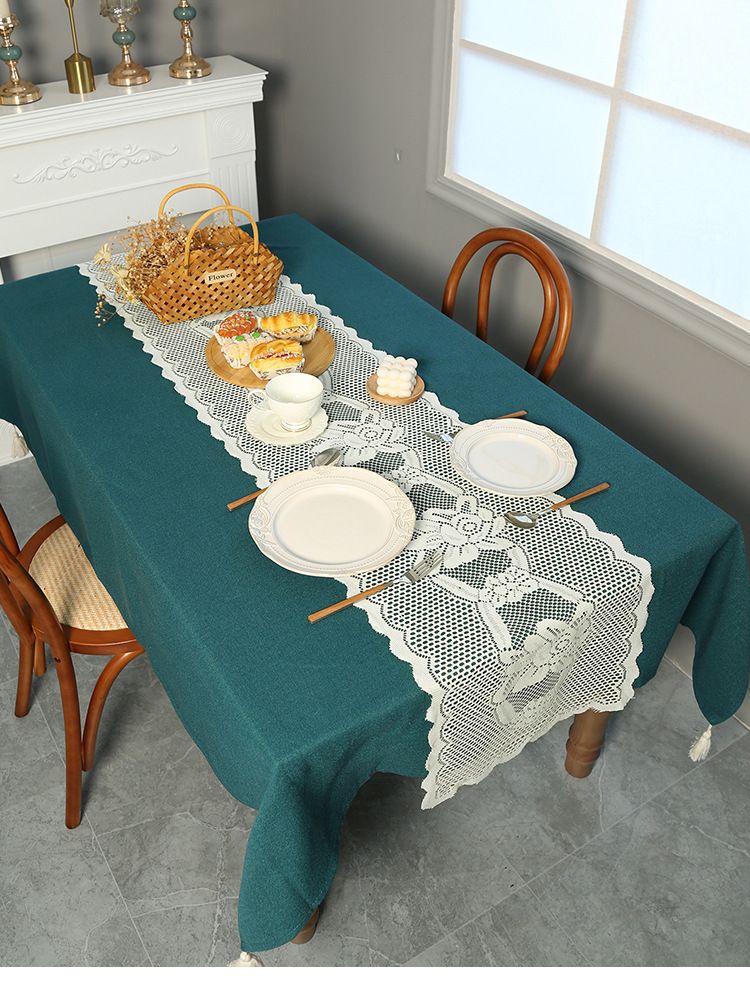 Weihnachtlicher Tischläufer mit Spitzenbesatz – Elegante Feiertags-Essdekoration für Partys und Hochzeiten_voghion.com