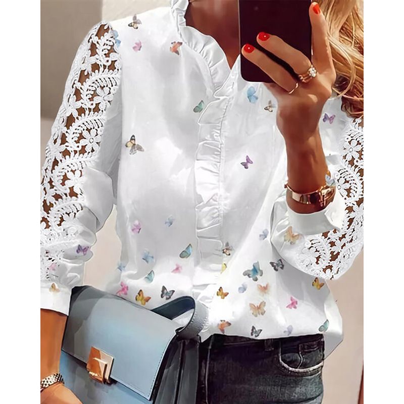 Blusa feminina elegante com estampa de borboleta e gola com babados e acabamento em renda, primavera/verão 2025_voghion.com
