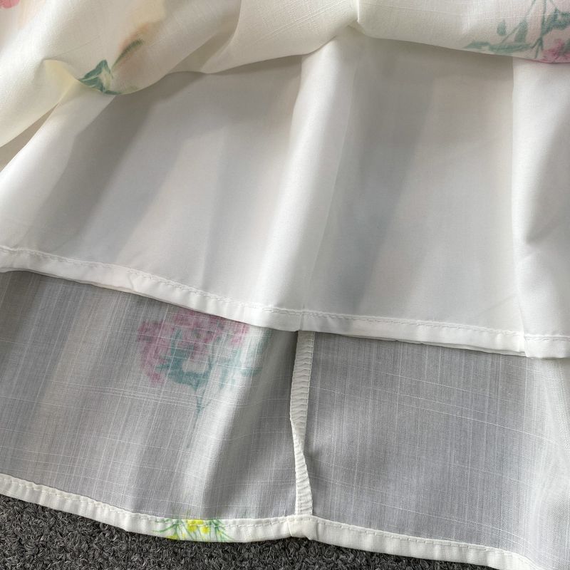 Completo composto da camicetta con maniche a sbuffo e stampa floreale e gonna snellente a vita alta - Elegante completo bianco in due pezzi_voghion.com