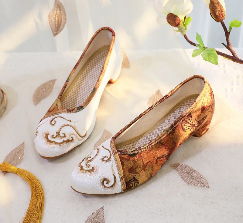 Damenschuhe Frühlings-Cheongsam im neuen Stil, spitze Tanzschuhe für Damen im Retro-Look, bedruckte alte Stoffschuhe_voghion.com