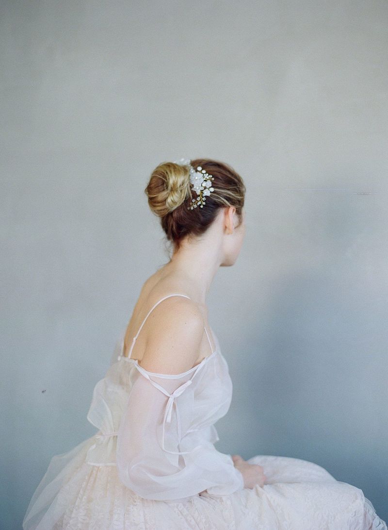 Bijuterii de păr Nouă vânzare fierbinte pieptene de păr cu flori lucrate manual, accesorii rochii de mireasă albe, căciulă, accesorii de mireasă_voghion.com