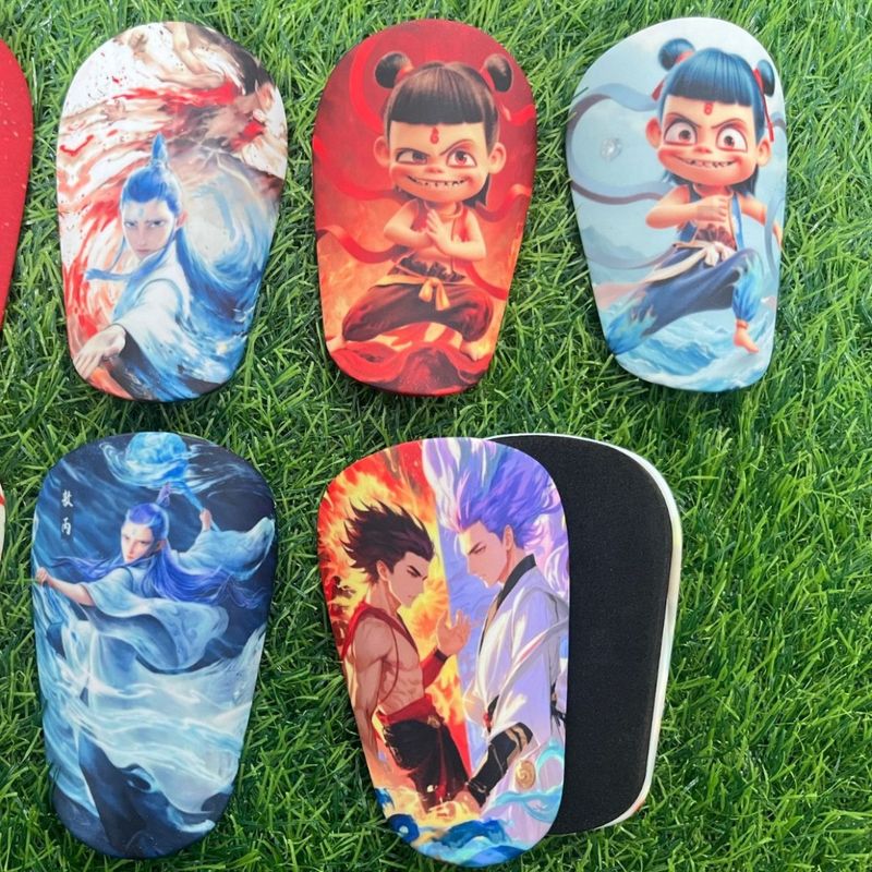 Nezha & Ao Bing Mini-Fußball-Schienbeinschoner für Kinder – leichte Schutzausrüstung für Training und Spiele (8 x 5 cm/10 x 6 cm/12 x 8 cm)_voghion.com