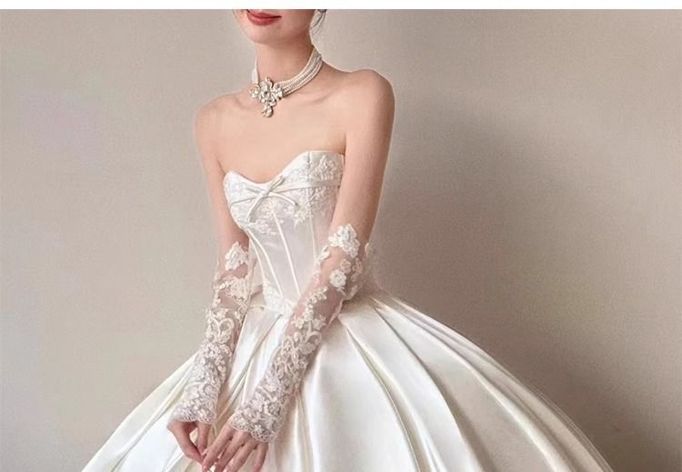 Vintage-Brautkleid aus Spitze – Schlankmachendes A-Linien-Satinkleid mit langen Ärmeln und Schleppe, Prinzessinnenärmeln und Korsettrücken (XS-XXL)_voghion.com