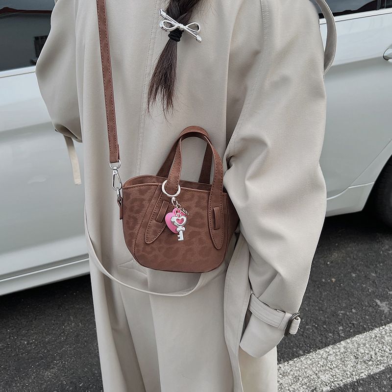 Women's Leopard Print Bucket New Niche High-end Feel Super Popular Suede Parent-child Crossbody Bag Trendy_voghion.com
