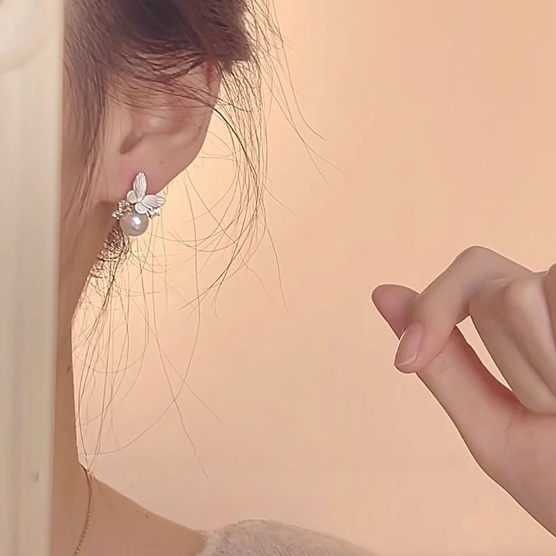Niche Design Pearl Butterfly Stud Earrings New Popular Small Exquisite Student Earrings Women_voghion.com