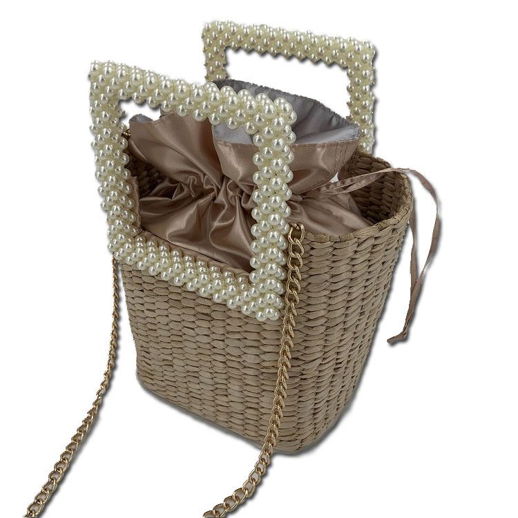 Borsa a tracolla con catena e tracolla singola in paglia intrecciata con manico in perle estive da donna_voghion.com