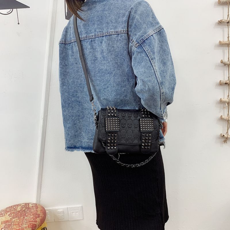 Borsa a tracolla vintage con tracolla a catena – Borsa a tracolla gotica punk con borchie a forma di teschio e laccetto da polso staccabile (tracolla regolabile in stile retrò boho)_voghion.com