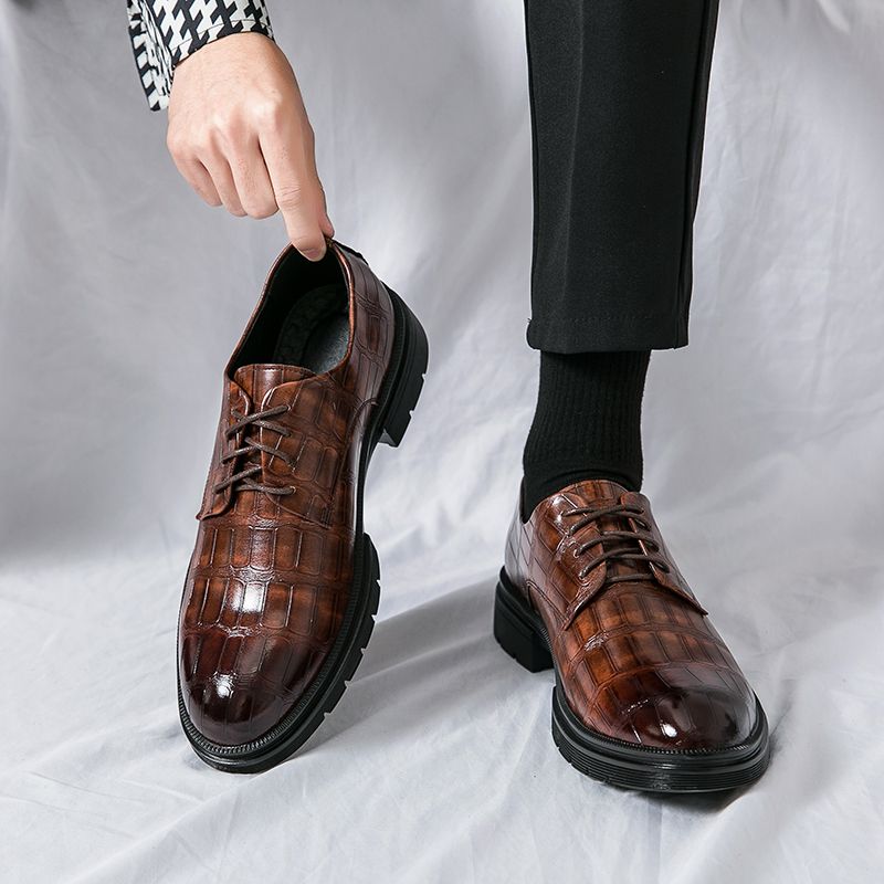 Atmungsaktive Brogue-Schuhe aus braunem Leder im Retro-Stil für Herren und Jugendliche, ideal für Business, formelle Anlässe und Hochzeiten._voghion.com