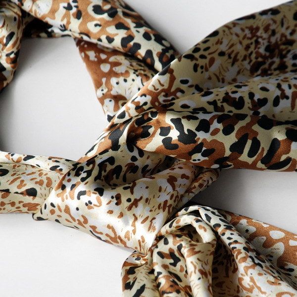 Blando Gold Flowing Leopard Design Elegant Exquisitely Soft Silk Scarf/Wrap/Shawl(Large)_voghion.com