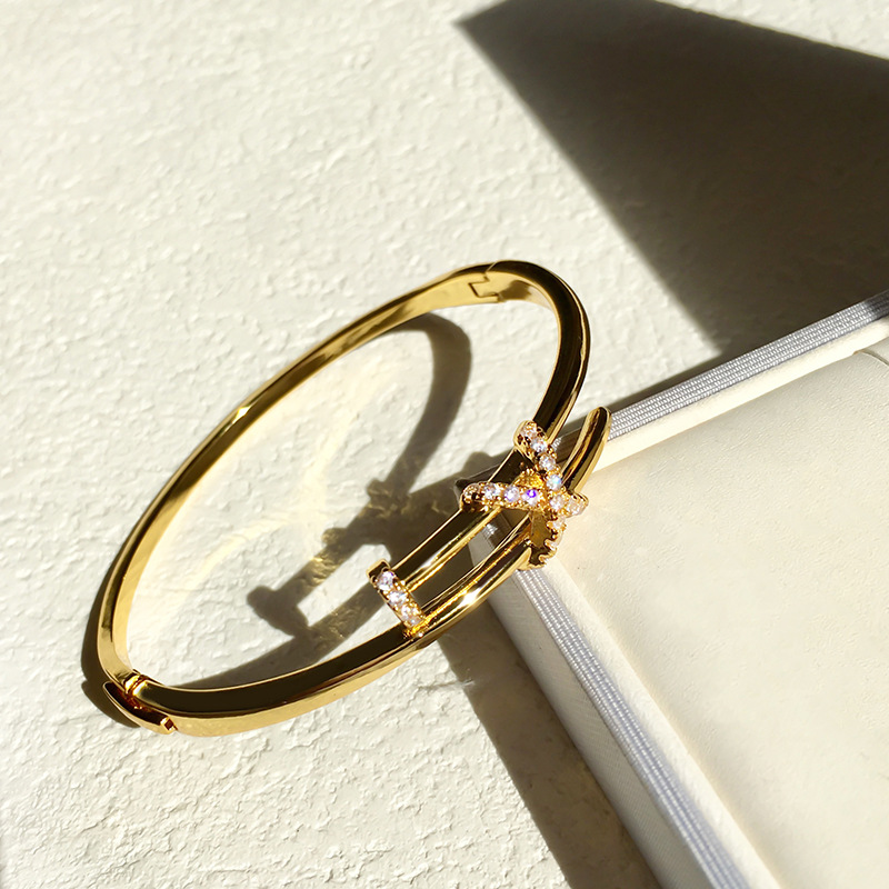 Designer-inspiriertes Nagel-Kreuz-besetztes Diamant-Druckknopf-Charm-Armband für Damen, Modeschmuck-Accessoires, beste Geschenke für Sie, Hochzeits-Party-Dekoration_voghion.com