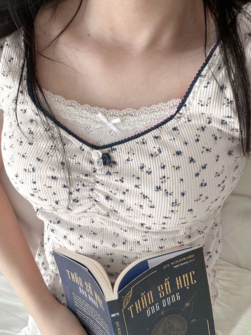 waarme Verkaf IAMSURE Séiss léif Spitzenbezuch Blummen T-Shirt Sexy Schlank Patchwork Quadratkragen Kuerzärm T-Shirts Fraen 2024 Summer_voghion.com