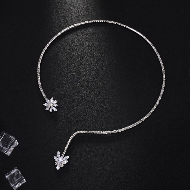 Collana a forma di fiore, semplice, leggera, di lusso, con strass scintillanti, catena per clavicola, accessori alla moda per abiti da festa e banchetti._voghion.com