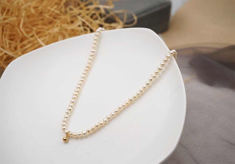 Fresh water pearl necklace Simple pearl string clavicle chain Fashion titanium steel chain choker_voghion.com