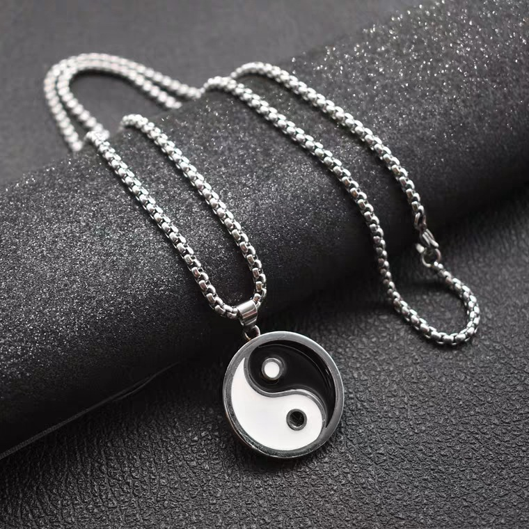 Collier créatif Taiji Bagua boussole en acier titane et acier inoxydable, accessoires de marée Disco, pendentif chaîne de pull_voghion.com
