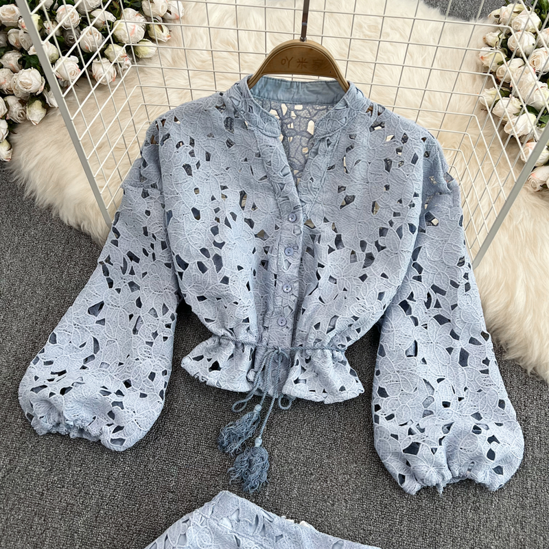 Conjunto feminino de duas peças com camisa curta e manga lanterna, cintura alta e saia justa em A_voghion.com