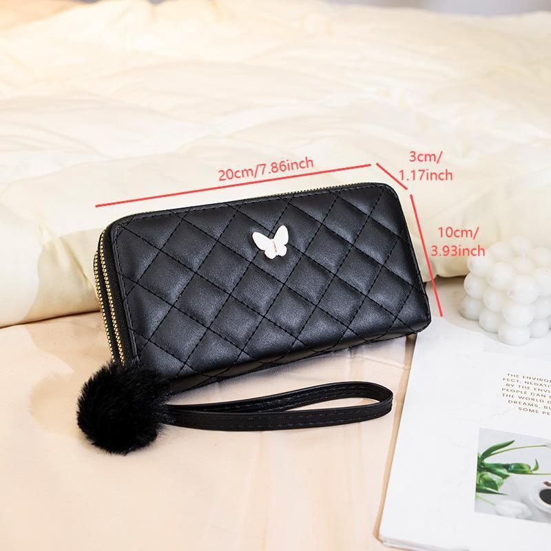 Vintage lang pung med sommerfugledetaljer og quiltet design - Elegant Chanel-inspireret møntpung med pompon-vedhæng og plads til flere kort_voghion.com