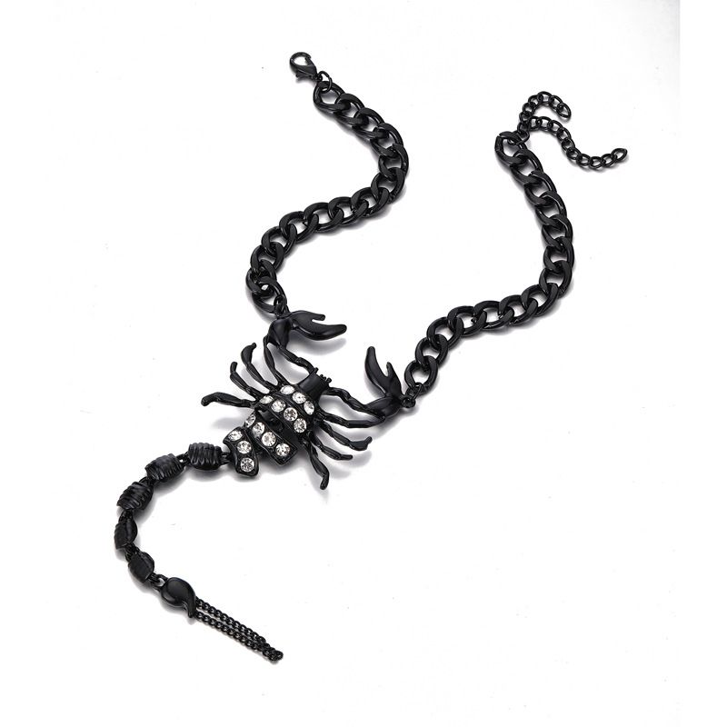 Spicy Girl Show Hands White Metal Gun Black Diamond Scorpion Voeten Ketting Gepersonaliseerde Schoenen_voghion.com