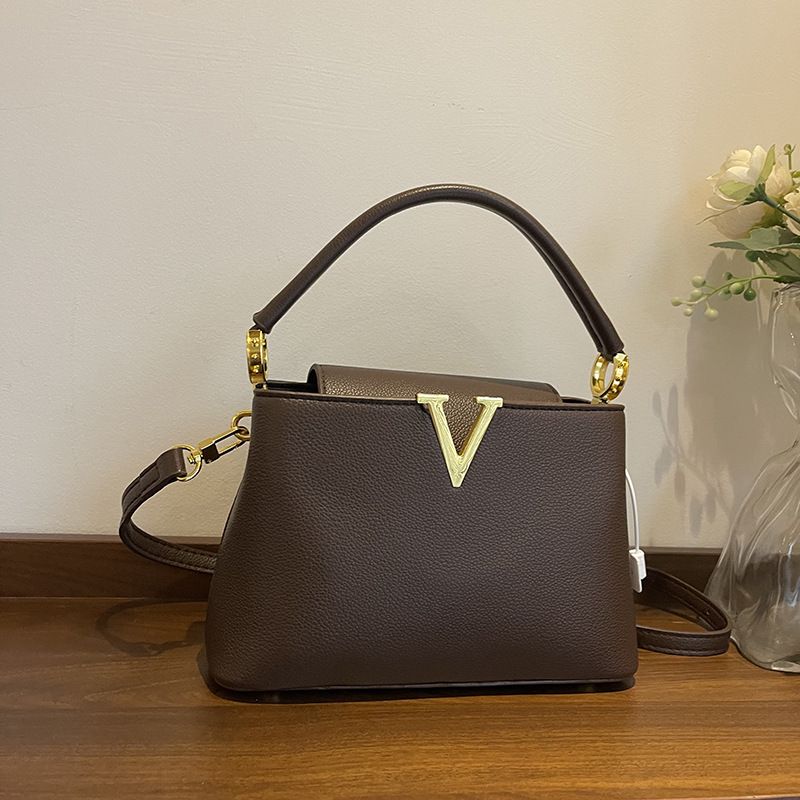 Borsa a tracolla singola versatile e semplice da donna a forma di V, nuova moda autunno inverno 2025, sensazione di alta qualità_voghion.com