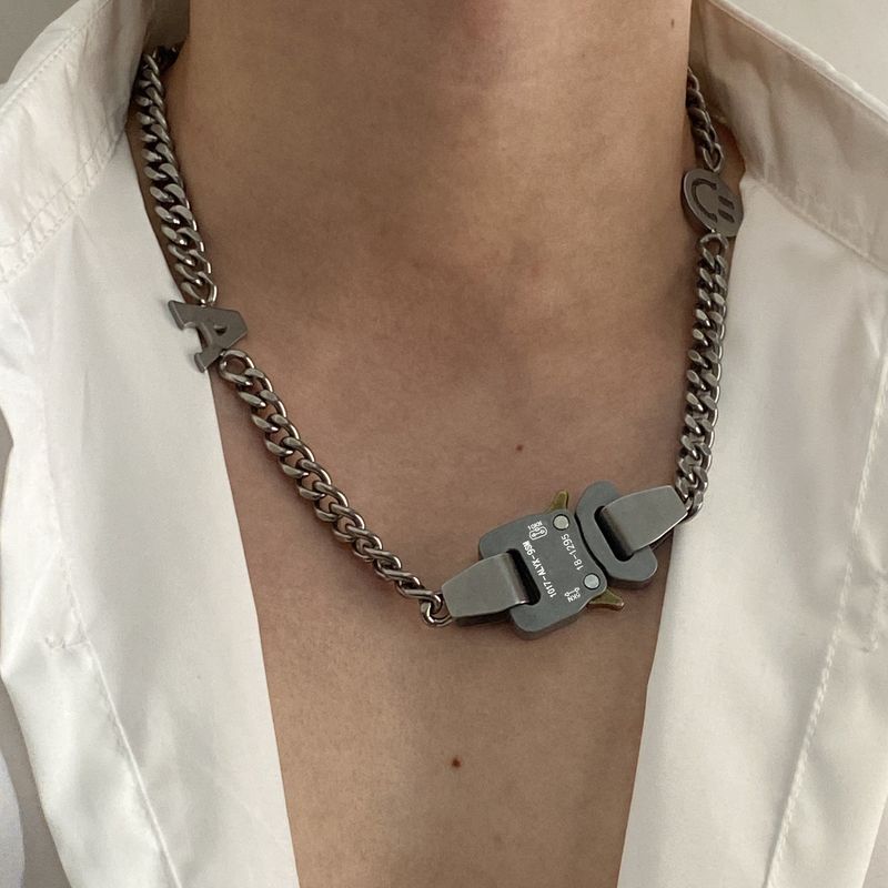 Fashionable And Versatile High Street Functional Style Metal Safety Buckle INS Men And Women Net Red Titanium Steel Short Retro Necklace_voghion.com