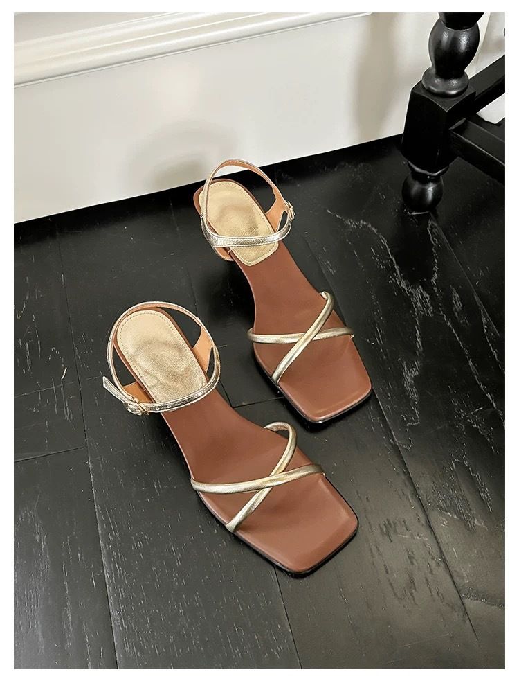 Scarpe con tacco alto aperte, alla moda e versatili, design elegante di nicchia, tacco alto fine con cava laterale, adatte per la primavera estate 2025._voghion.com