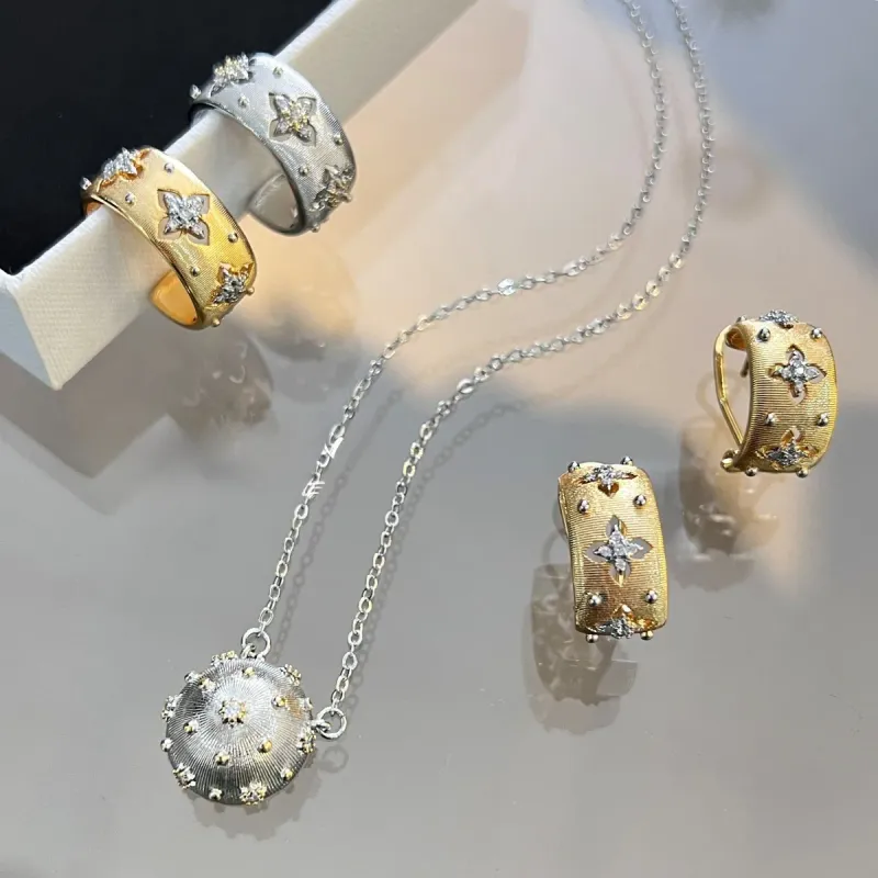 Set di bracciale, collana, anello e matrimonio in stile corte italiano, disegnato a mano, in oro e argento, bicolore, con quadrifoglio e artigianato raffinato_voghion.com