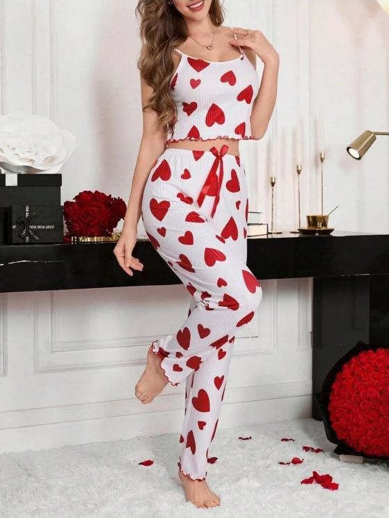 Pijama feminino com alças em formato de coração e nervuras, conjunto de duas peças para usar em casa_voghion.com